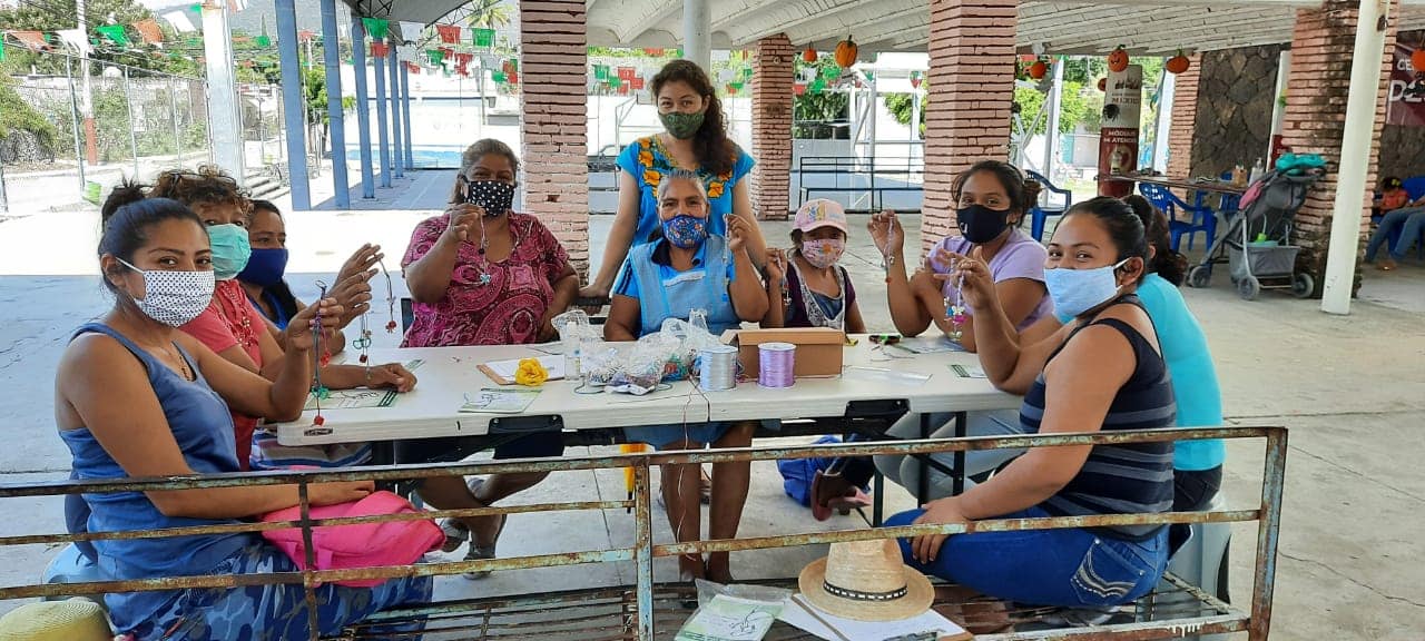 TALLERES GRATUITOS DE MACRAMÉ Y CROCHET EN COMUNIDADES DEL MUNICIPIO.